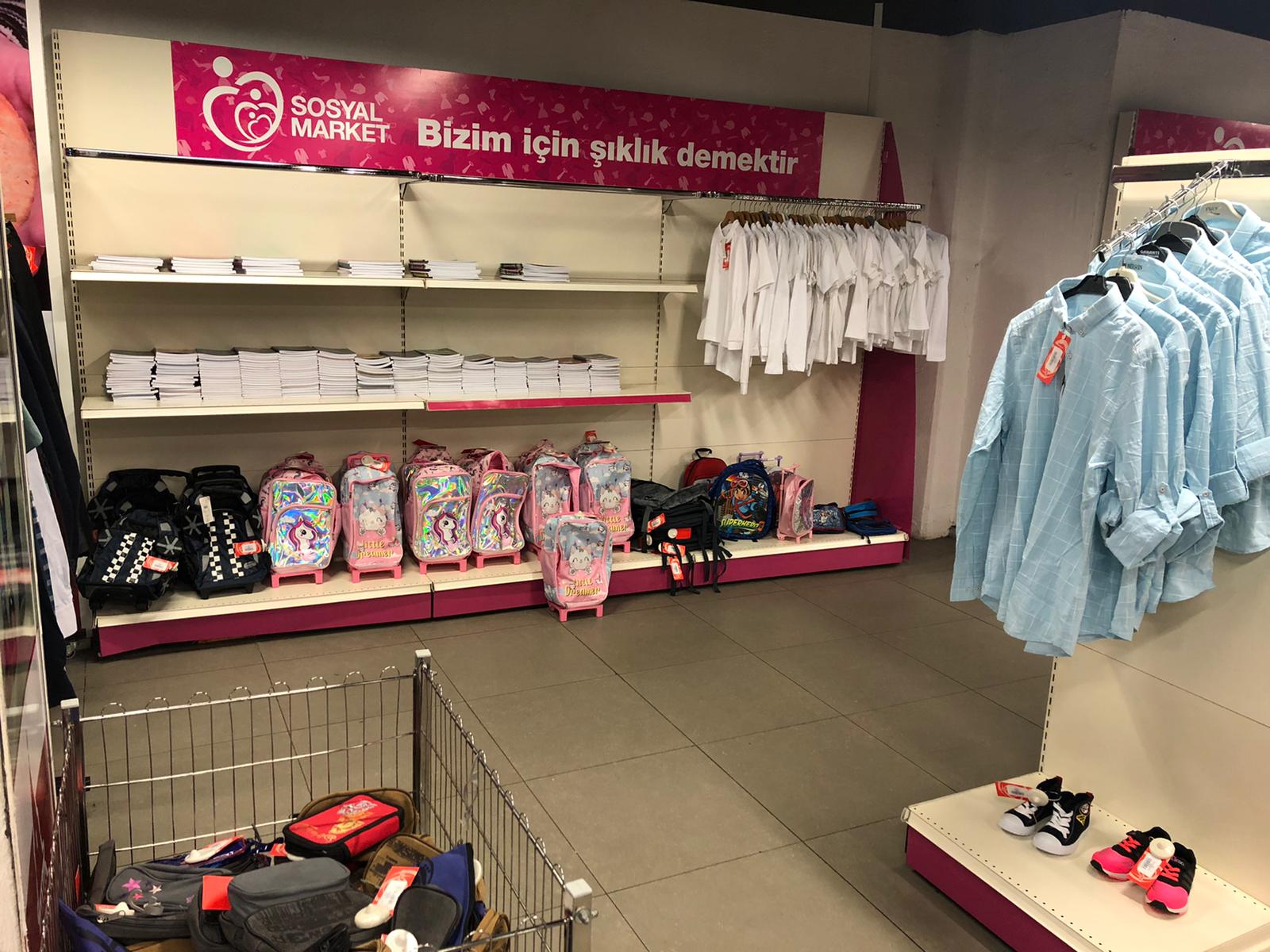 Sosyal Marketten Öğrencilerimize Kırtasiye Yardımı